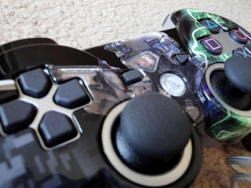 Illustration for article titled Mad Catz Modern Warfare 2 Range Unboxed